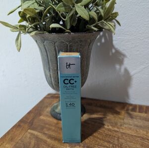 IT Cosmetics CC+ Cream Oil-Free  Matte Foundation 1.08 Oz Medium Tan